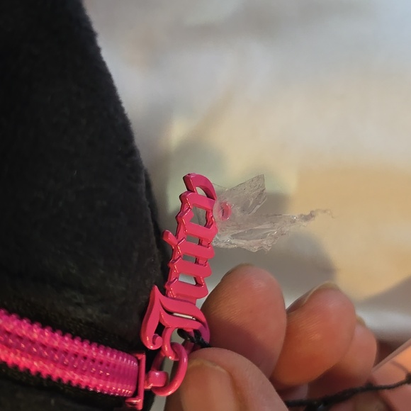 Juicy Couture Dreamin' of Juicy Cosmetic Bag With NWT JUICY WRISTLET And Goodies - Picture 8 of 9